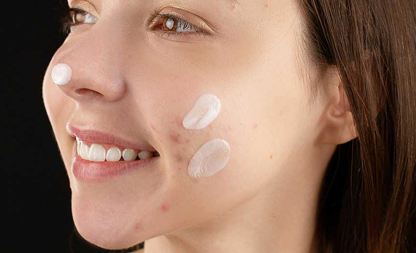 Dr. Yeung Ho Hong(楊浩康) explains topical medications